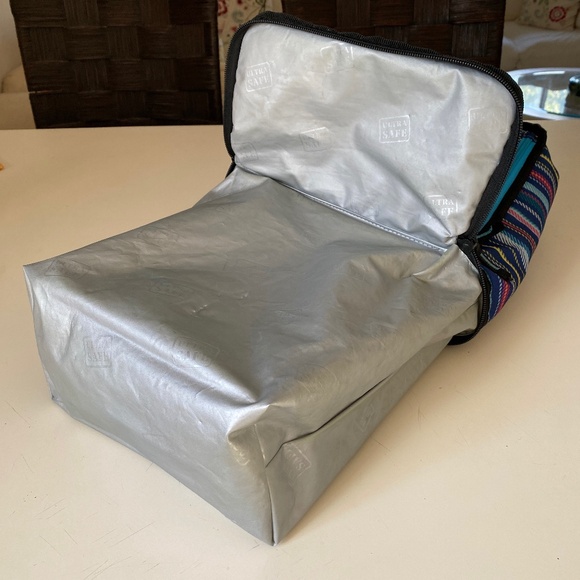 California Innovations Coldlok™ Lena Insulated Lunch Tote - Picture 9 of 16